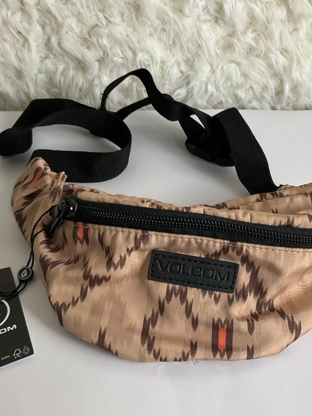 VOLCOM WOMEN'S TAN POLY WASIT BAG/HIP PACK OR FANNY PACK PURSE~NWT!